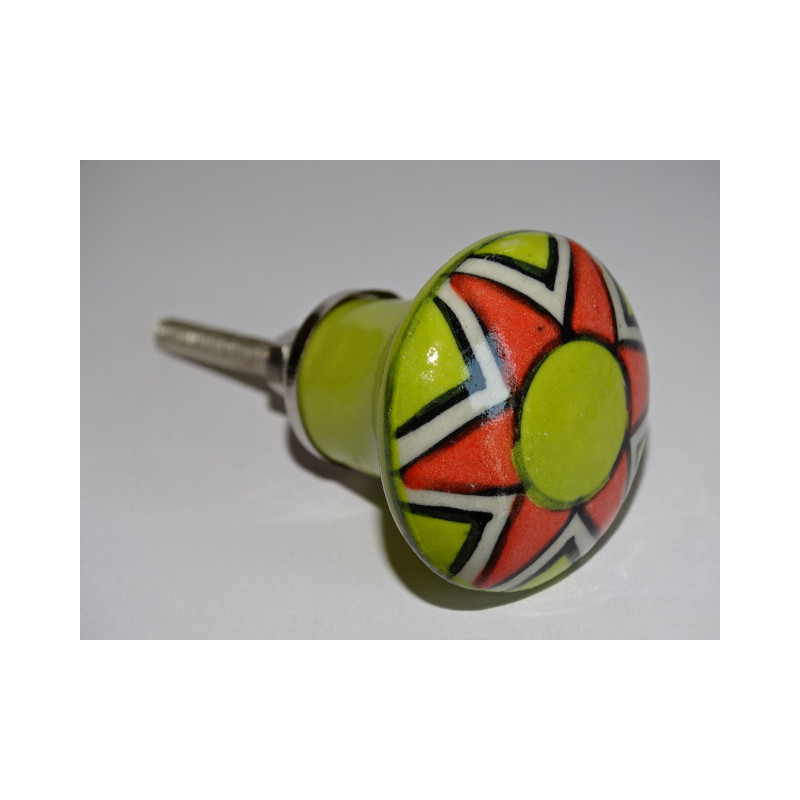 bouton en forme de poire verte pastel et fleur orange