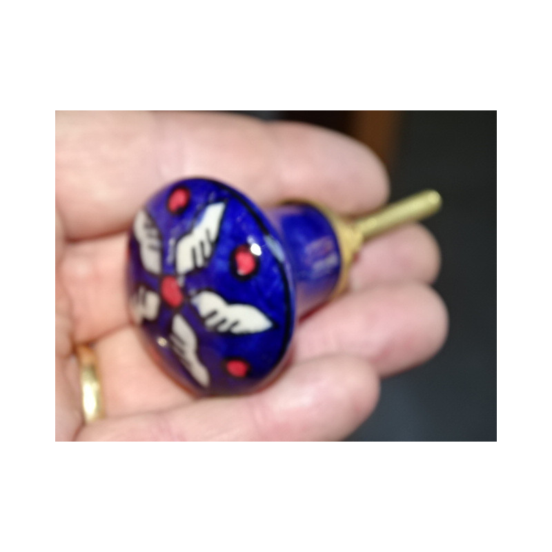 pear-shaped button ultramarine and white flower
