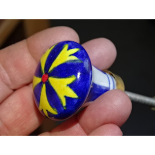 pear knob flower yellow fond dark-blue