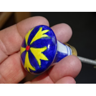 pear knob flower yellow fond dark-blue