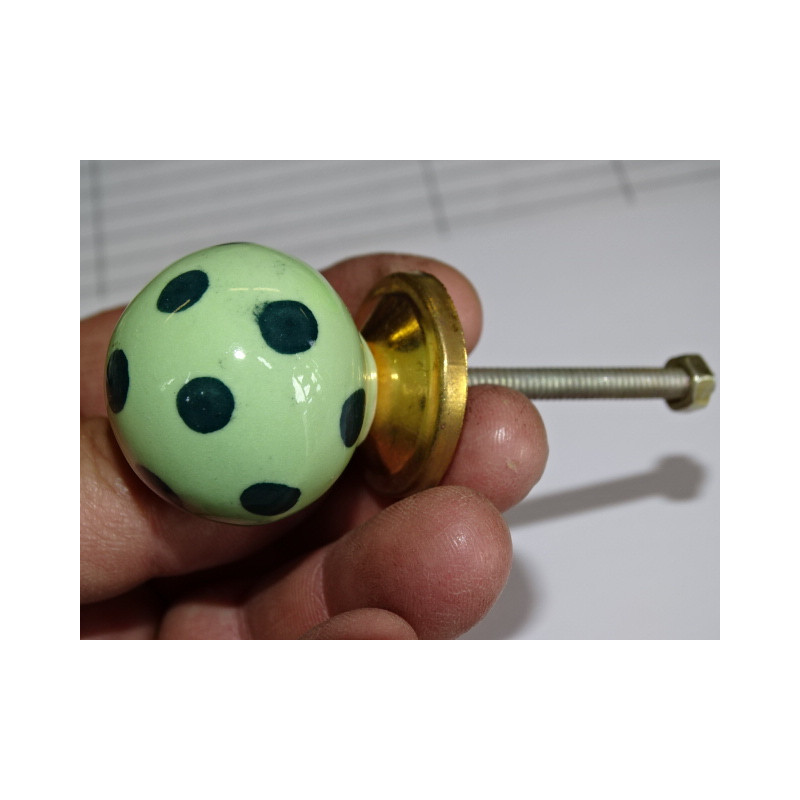 hellgrün  mit dunkelgrünen  Knopf Ball-Pitch