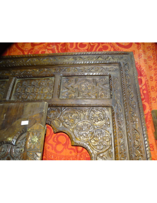 Vecchie porte di casa a forma di arco scolpite in 135x255 cm