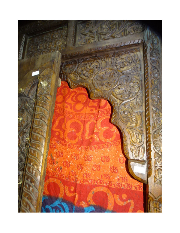 Vecchie porte di casa a forma di arco scolpite in 135x255 cm
