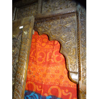 Puertas de casa antiguas en forma de arco talladas en 135x255 cm