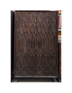Armoire basse sculptée...