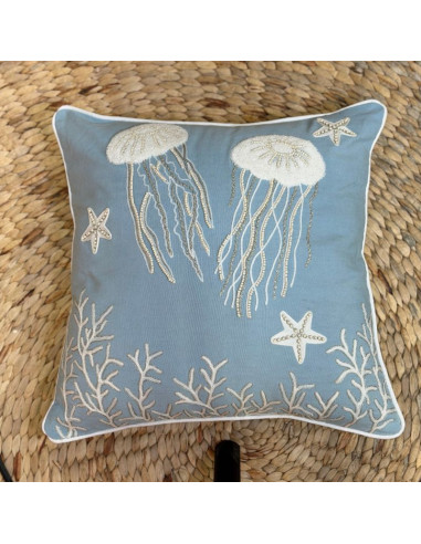 Coussin brodé Méduses & Coraux – Bleu ciel & écru – 45x45 cm