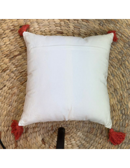 Coussin brodé Coquillage – Blanc & corail – 45x45 cm
