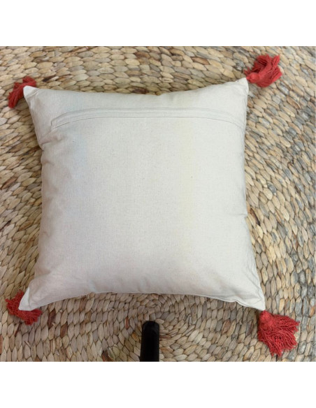 Coussin brodé Coquillage – Blanc & corail – 45x45 cm