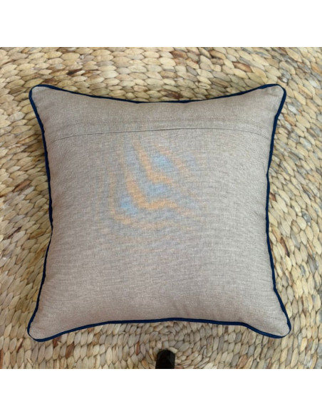 Coussin brodé Corail – Beige & bleu – 45x45 cm
