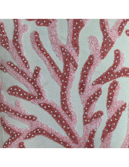 Coussin brodé Corail – Blanc & rose corail – 45x45 cm