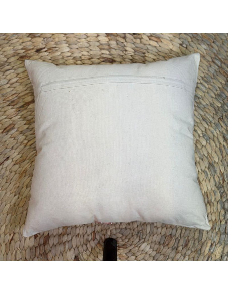 Coussin brodé Corail – Blanc & rose corail – 45x45 cm