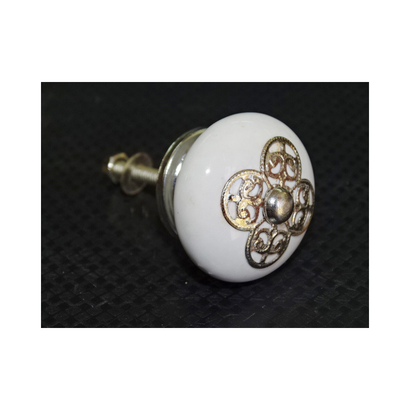 Manija de porcelana blanca con 4 adornos redondos de metal