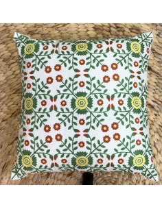 Coussin brodé Motif floral...