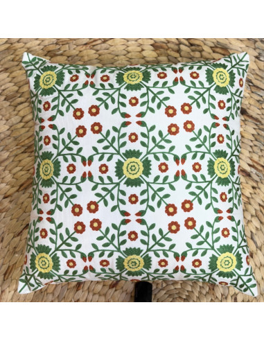 Coussin brodé Motif floral – Blanc, vert, rouge & jaune – 45x45 cm