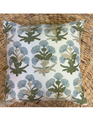 Coussin brodé Motif floral – Blanc, bleu, vert sauge & écru – 45x45 cm