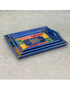 Plateau en bois peint à la main – Moyen format – Bleu profond & motifs multicolores – 36x24 cm