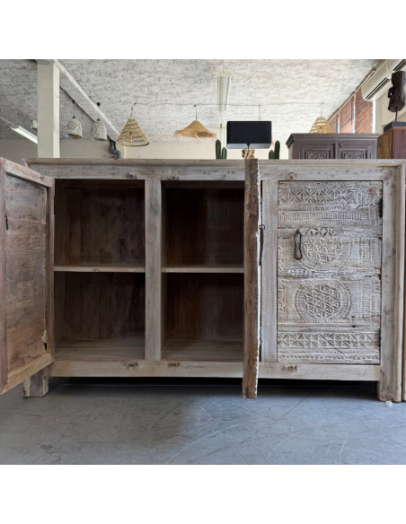 Buffet en teck blanchi avec portes anciennes tribales indiennes – 141 cm