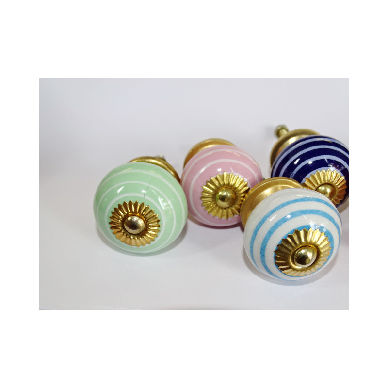 Lot de 6 boutons en porcelaine avec traits - Lot 44