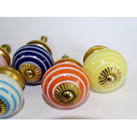 Lot de 6 boutons en porcelaine avec traits - Lot 44