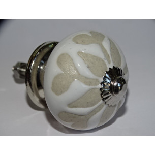 Pomos para muebles con seis flores de diseño en relieve - plata