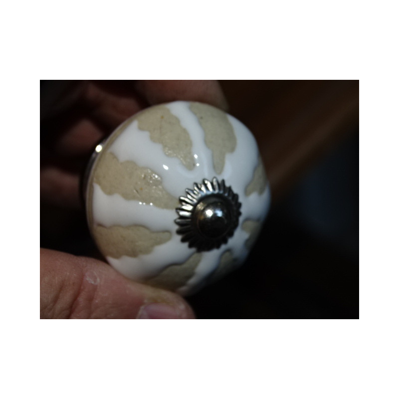 Boutons de meubles avec roue à rayons en relief - argenté
