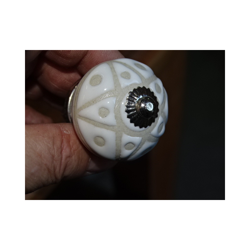 Boutons de meubles avec des étoiles et des points en relief - argenté