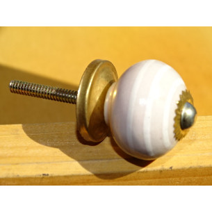 Small pastel pink handles...