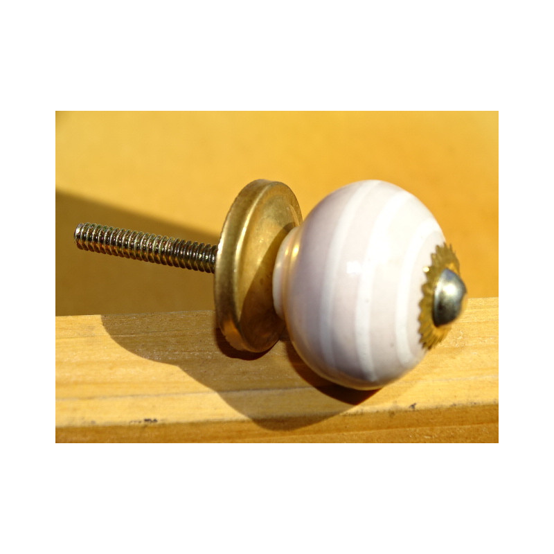 Small pastel pink handles with white lines