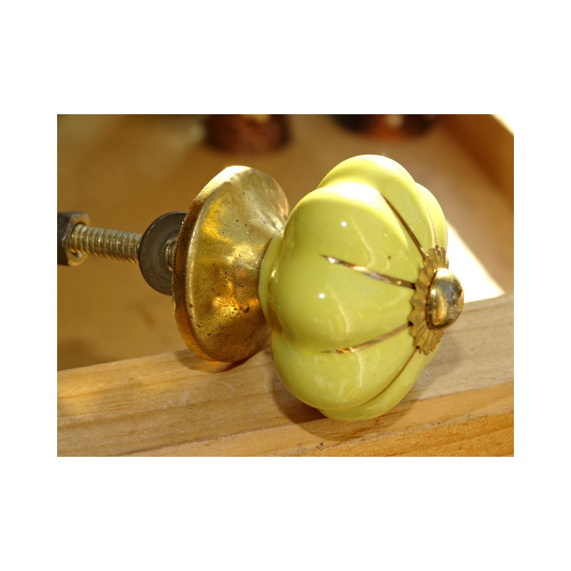 Mini gelbe Kürbisknöpfe mit goldener Linie - 35 mm