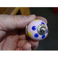 mini boutons en céramique rose à pois multicolores - argenté