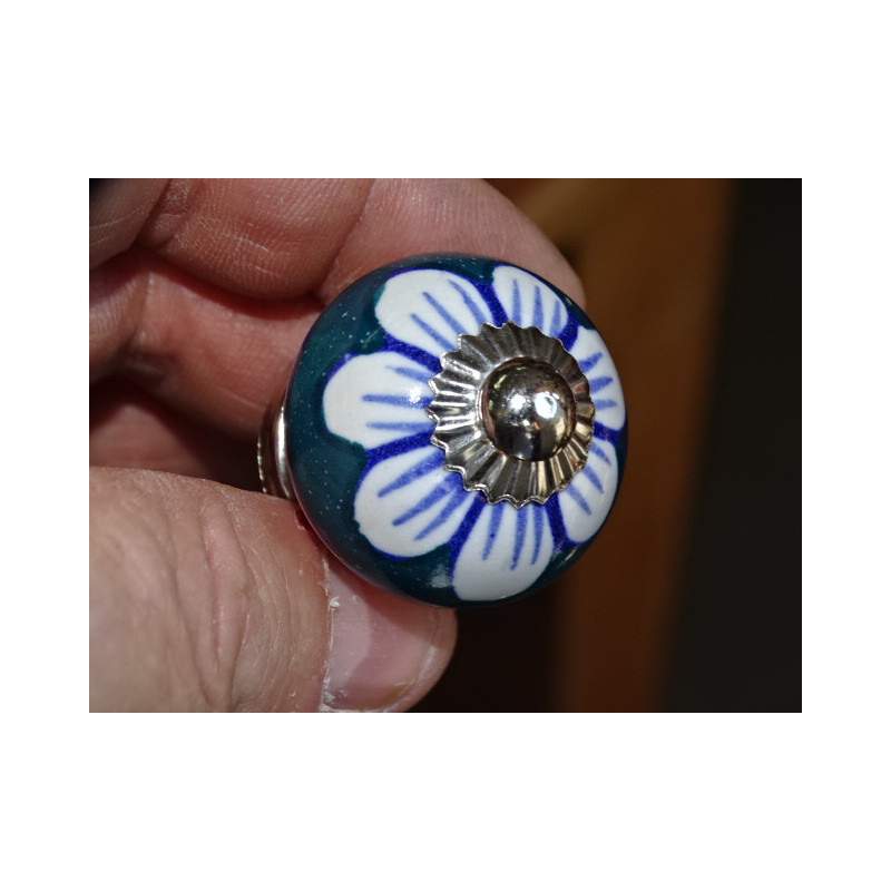 mini boutons en céramique emeraude et fleur blanche - argenté