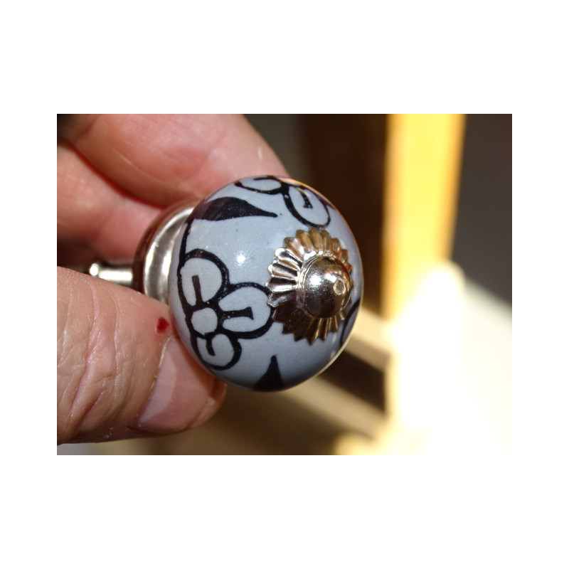 Mini graue Keramikknöpfe und 3 schwarze Blumen - silber