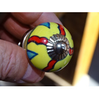 mini boutons en céramique jaune et 4 traits rouges - argenté