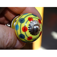 mini botones de cerámica amarilla y lunares multicolores - plateado