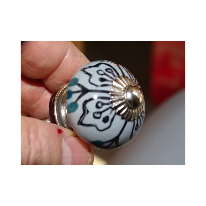 mini boutons en céramique grise et feuilles noires - argenté
