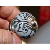 mini bottoni in ceramica grigia e foglie nere - argento