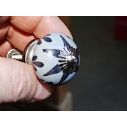mini buttons in gray ceramic and black stars - silver