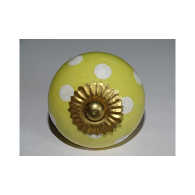 Pomos de cajón amarillo con lunares blancos