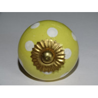 Pomos de cajón amarillo con lunares blancos