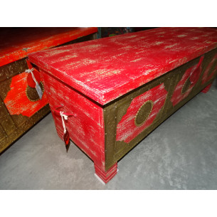 Long coffre à couverture en manguier avec patine rouge et laiton