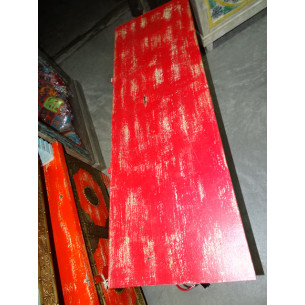 Long coffre à couverture en manguier avec patine rouge et laiton