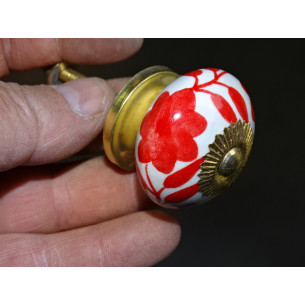 Manija del cajón de flores de porcelana y helechos rojos