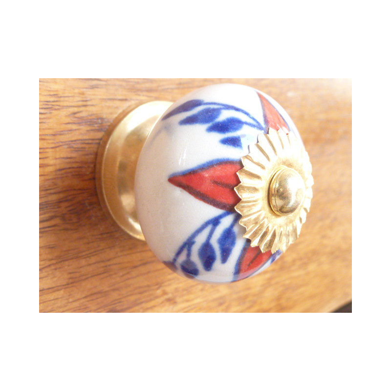 porcelana manejar cuatro pétalos rojos