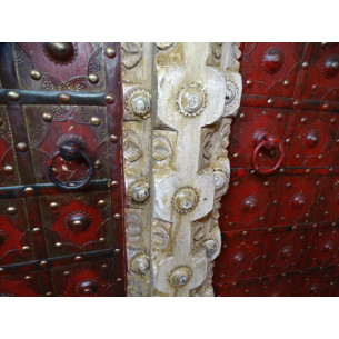 Armoire arche et métal rouge bleue verte et blanche