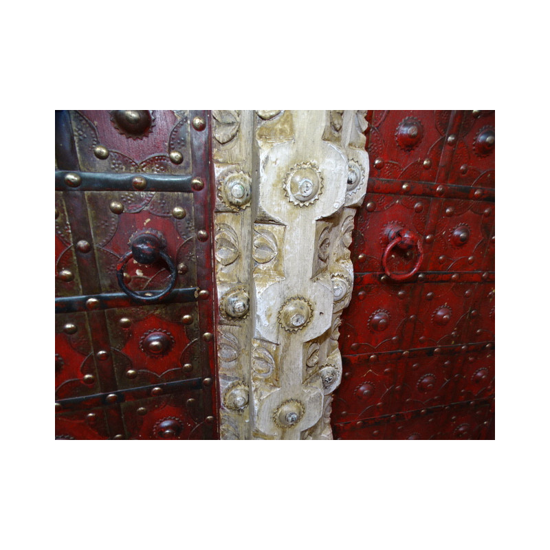 Armoire arche et métal rouge bleue verte et blanche