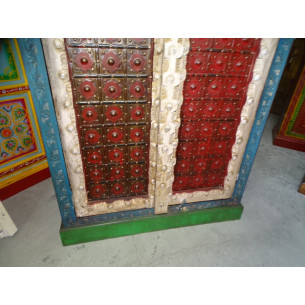 Armoire arche et métal rouge bleue verte et blanche