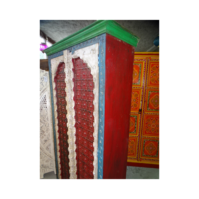 Armoire arche et métal rouge bleue verte et blanche