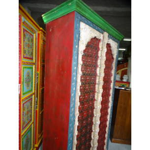 Armoire arche et métal rouge bleue verte et blanche