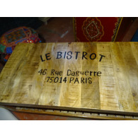 Tavolino con struttura in teak riciclato industriale con ruote trolley