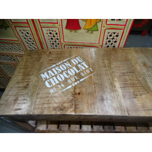 Table basse avec industrielle en teck recyclé avec roues trolley